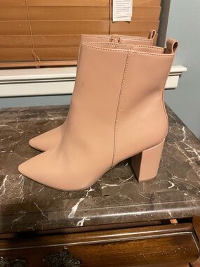 Women’s Pointed Toe Ankle Boots